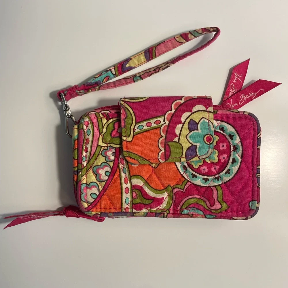 Vera Bradley Smartphone Wristlet in Retired Pink Swirls Pattern - Picture 3 of 4